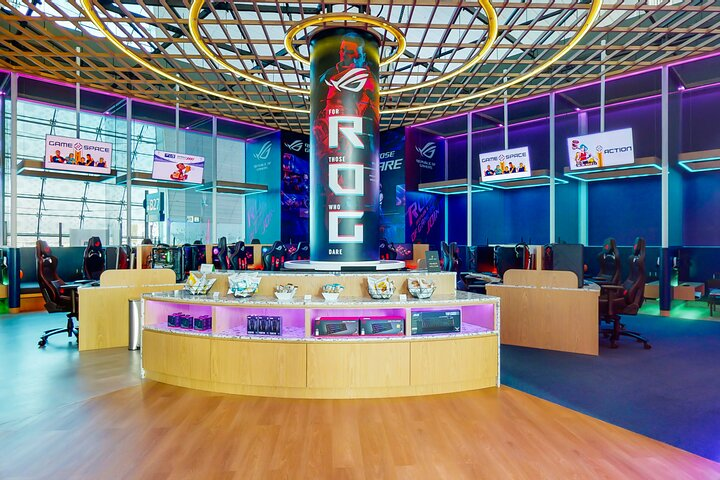 Step into Game Space for an immersive gaming experience at Dubai Airport. Enjoy over 40 stations featuring the latest games and comfy seating transforming your wait into a fun gaming adventure.